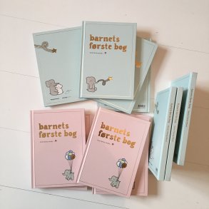 Barnets frste bog, lyserd eller mintgrn